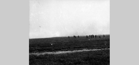 Een dag voor de aankomst van het Duitse Fallschirm Ersatz- und Ausbildungs-Regiment landde op de Ginkelse Heide de 4th Parachute Brigade. Bron: Gelders Archief