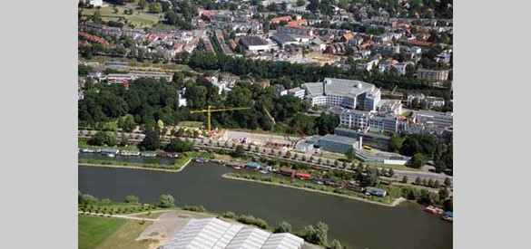 Luchtfoto van de Rijn bij Arnhem. Bron: Gelders Archief