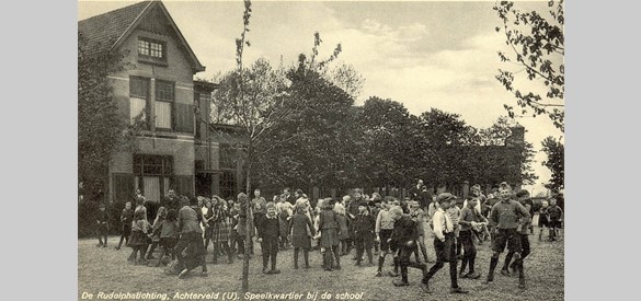 Speelkwartier bij de school, 1930-1940