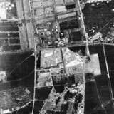 Arnhem. De Koningsweg, in het midden, van links naar rechts. Onder Klein Heidekamp en Groot Heidekamp, 14-03-1945. © Gelders Archief