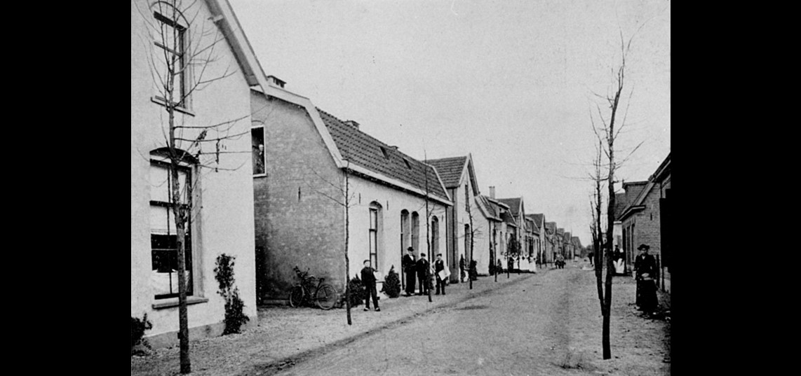 De panden van de batikateliers rond 1902