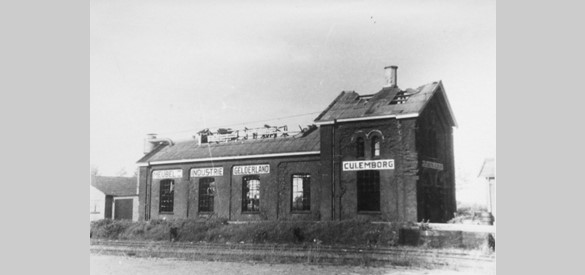 Meubelfabriek de Gelderland in de oorlog. In 1944 raakte het beschadigd bij treinbeschietingen.
