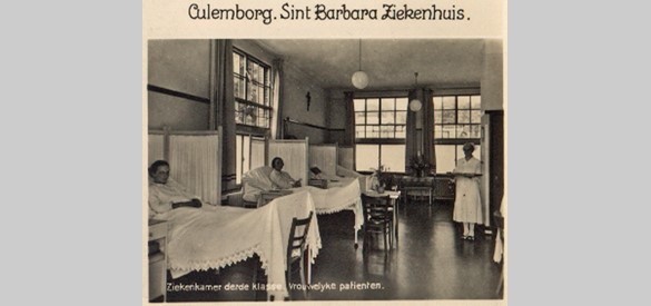 Ziekenkamer 3e klasse met vrouwelijke patiënten, Barbara Ziekenhuis. Foto, ca. 1930.