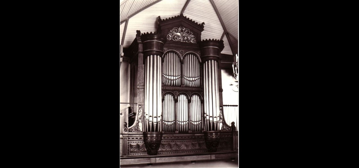Foto, Ypma-orgel (1882), afkomstig uit Limmen en sinds 1918 in de Noorderkerk, 2009. Bron: Relikwi.nl, Wisgerhof 2009