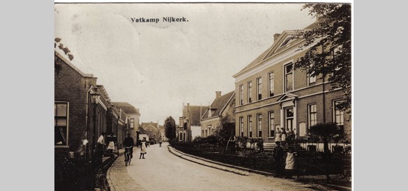 Het weeshuis rond 1900 (Bron: archief Stichting Oud Nijkerk)