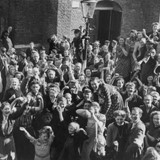 Bevrijdingsfeest bij de Grote Kerk (Bron: archief Stichting Oud Nijkerk)