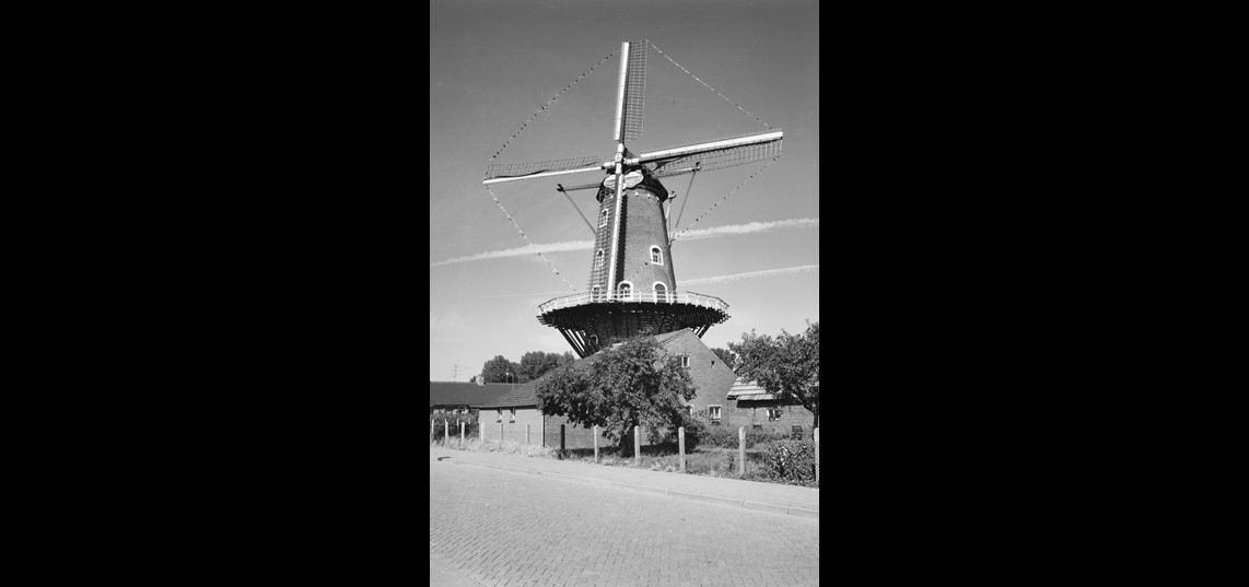 Feestelijke molentaal op Molen De Wielewaal in 1975. Bron: Rijksdienst voor het Cultureel Erfgoed