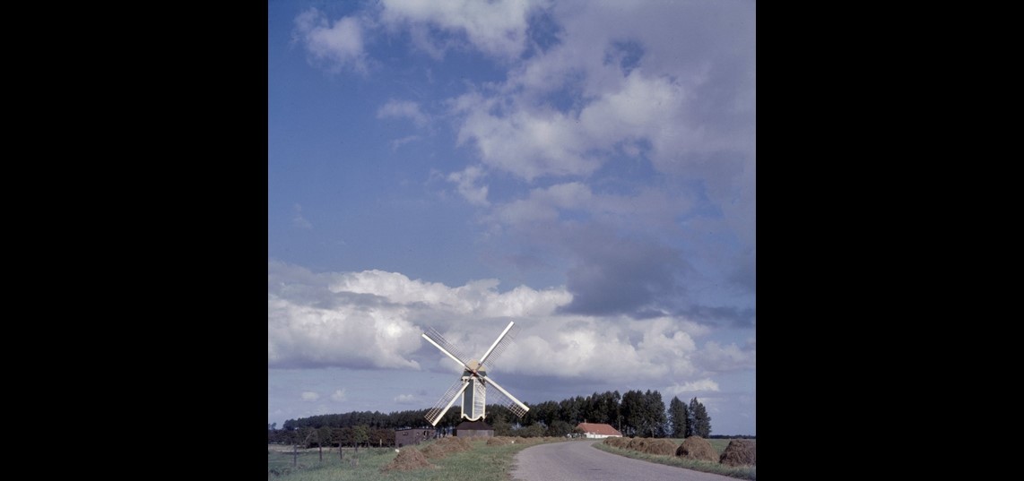 Vergezicht met molen Batenburg. Bron: Wikimedia, RCE