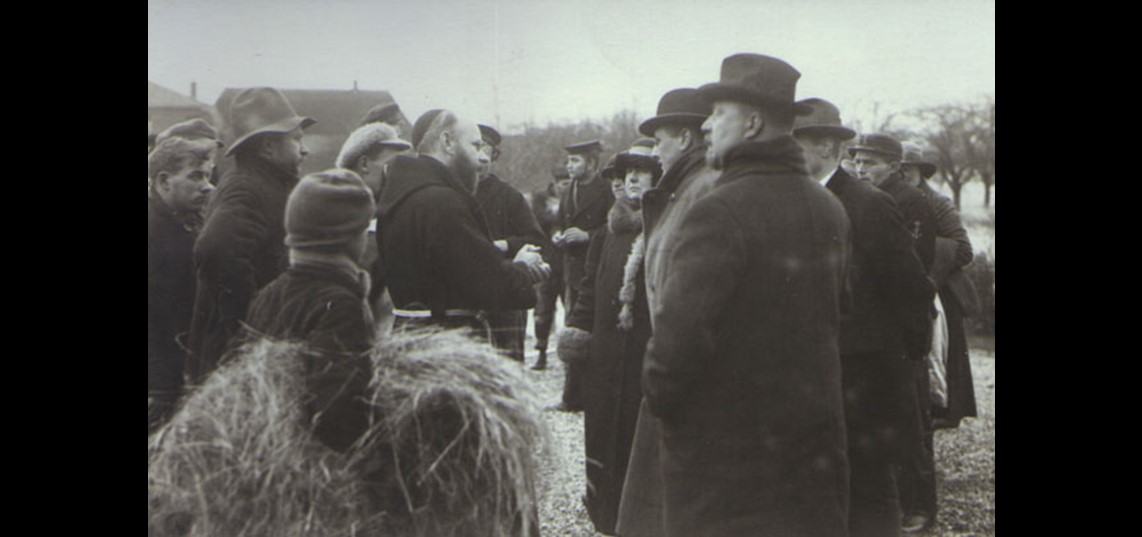 Koningin Wilhelmina bezoekt het overstromingsgebied in 1926