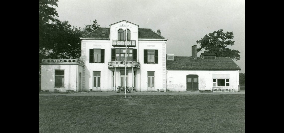 Het hoofdgebouw van De Biezen. Collectie Gemeentearchief Barneveld
