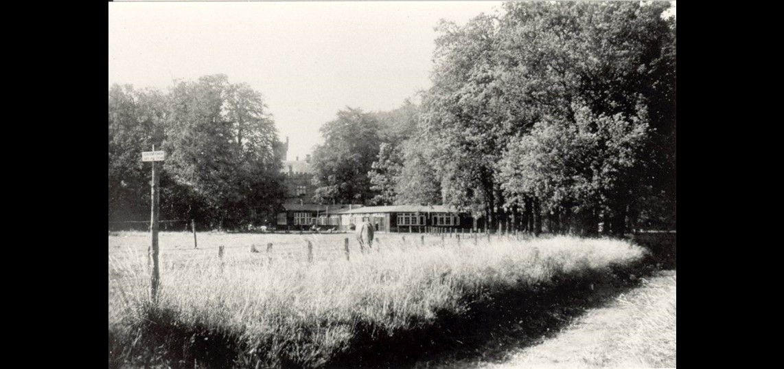 De joodse Nederlanders woonden ook in barakken achter De Schaffelaar. Collectie Gemeentearchief Barneveld