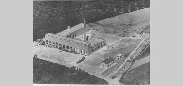 Melkfabriek ‘De Stichting’, ca. 1955. Collectie Regionaal Archief Rivierenland, Tiel