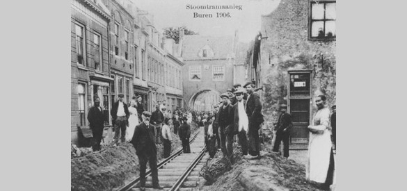 Aanleg van de tramlijn, 1906. Collectie Regionaal Archief Rivierenland, Tiel