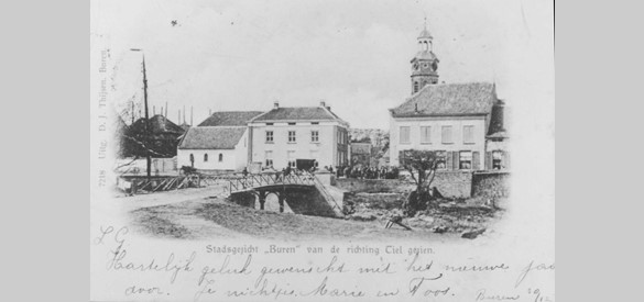 Rechts oudste herberg van Buren, ca. 1900. Collectie Regionaal Archief Rivierenland, Tiel
