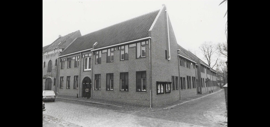Het nieuwe gemeentehuis, 1985. Collectie Regionaal Archief Rivierenland, Tiel