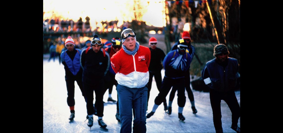 W.A. van Buren schaatst de Elfstedentocht, 1986. Foto: Soenar Chamid