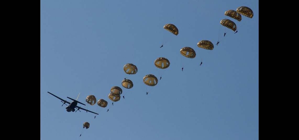 Airborne luchtlandingen 2010. Fotograaf Gert Jan Koster