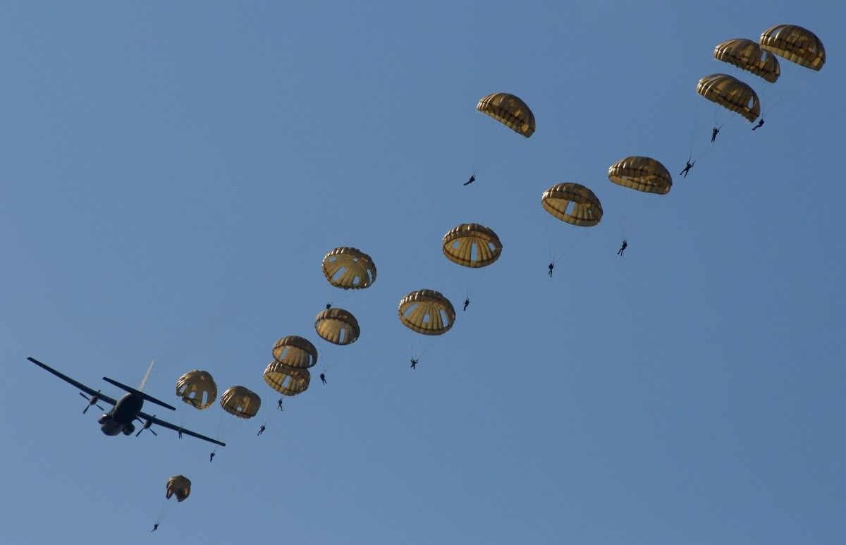 Airborne luchtlandingen 2010. Fotograaf Gert Jan Koster