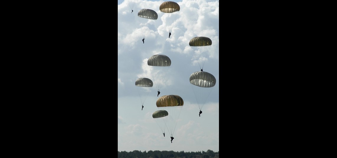 Airborne luchtlandingen 2010 (2). Fotograaf Gert Jan Koster