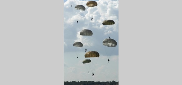 Airborne luchtlandingen 2010 (2). Fotograaf Gert Jan Koster