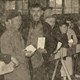 Krantenfoto van de stemming in de eierhal in 1958 (Foto Suyk, Nijkerk)