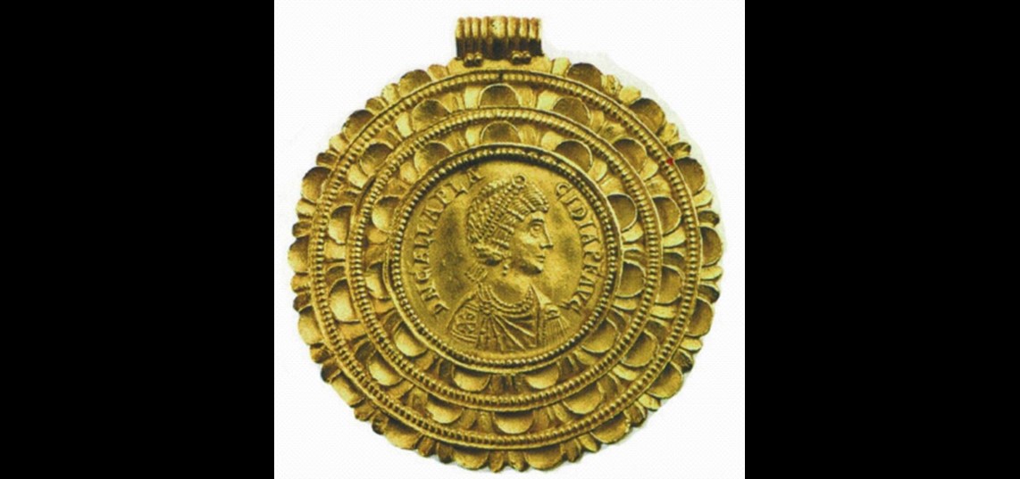 Gouden medaillon met de beeltenis van keizerin Galla Placidia (ca 425 na Chr.) uit de Velpse goudschat.  Gevonden in 1721.