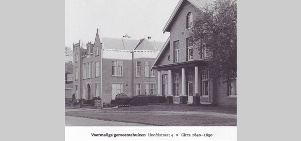 Rechts het eerste gemeentehuis van Rheden (1840-1850) en links het tweede gemeentehuis (1907-1909, uitgebreid in 1927)