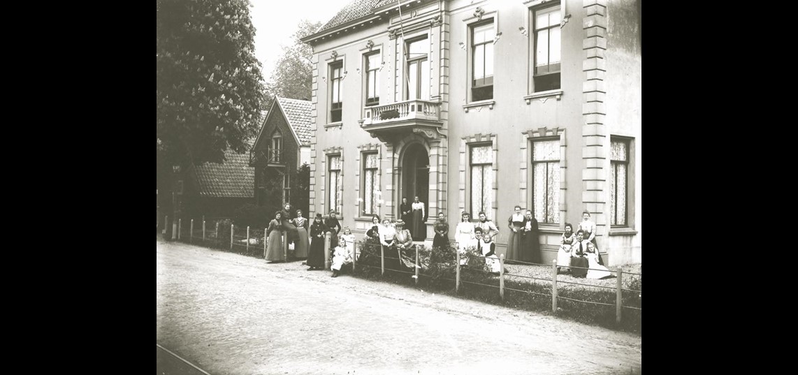 Meisjesinternaat voor welgestelden, Benvenuta De Steeg 1913, collectie Walter de Wit
