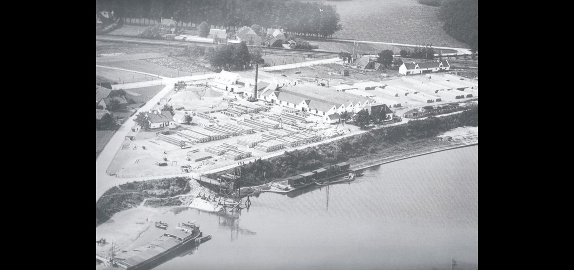 De Vigorose Cementindustrie De Meteoor in Rheden werd opgericht in 1907. Foto 1927