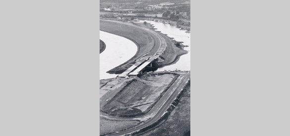 Aanleg van de IJsselbrug bij De Steeg