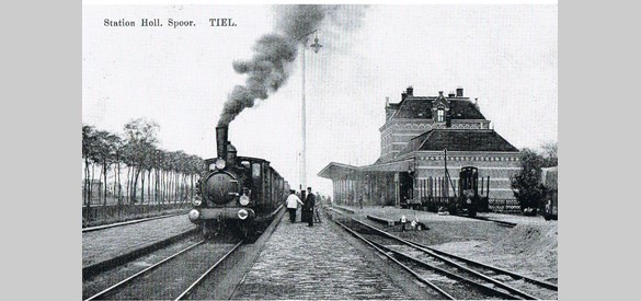 1882 station Tiel 1915 met stoomtrein