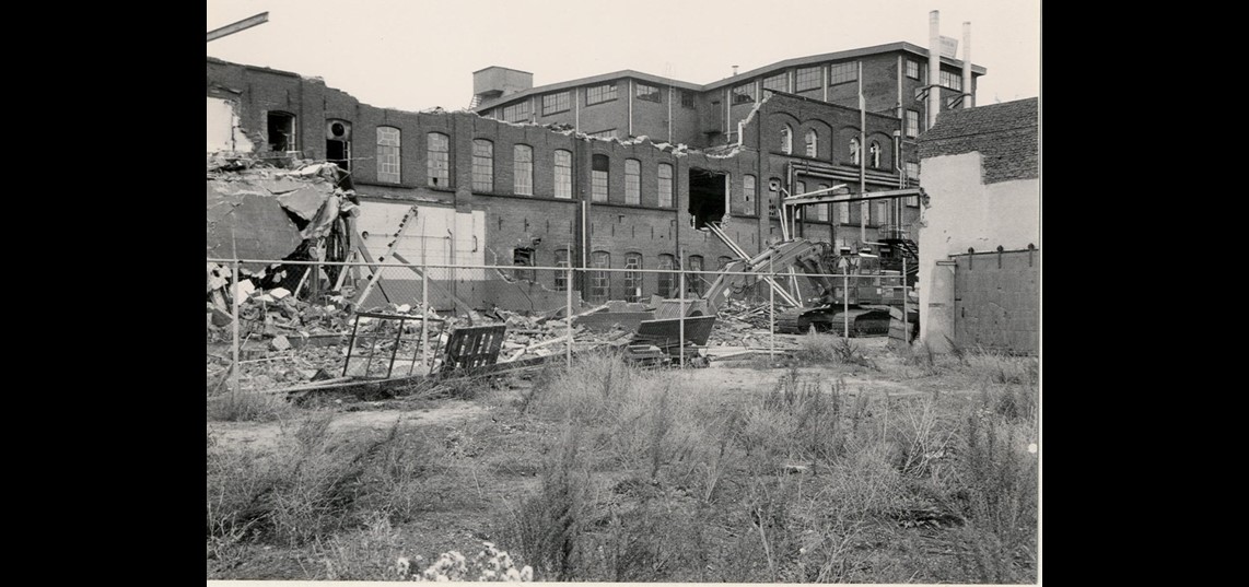 Afbraak van metaalwarenfabriek Daalderop aan de Binnenhoek, jaren tachtig 