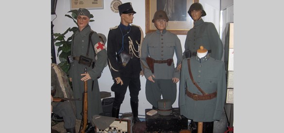 Soldatenpoppen in het Maas en Waals Museum 1939-1945