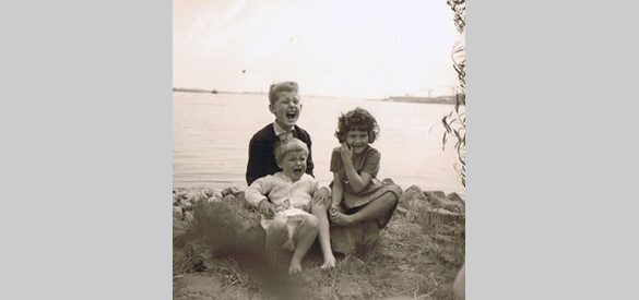 Hans, Helene en Anna aan de Rijn