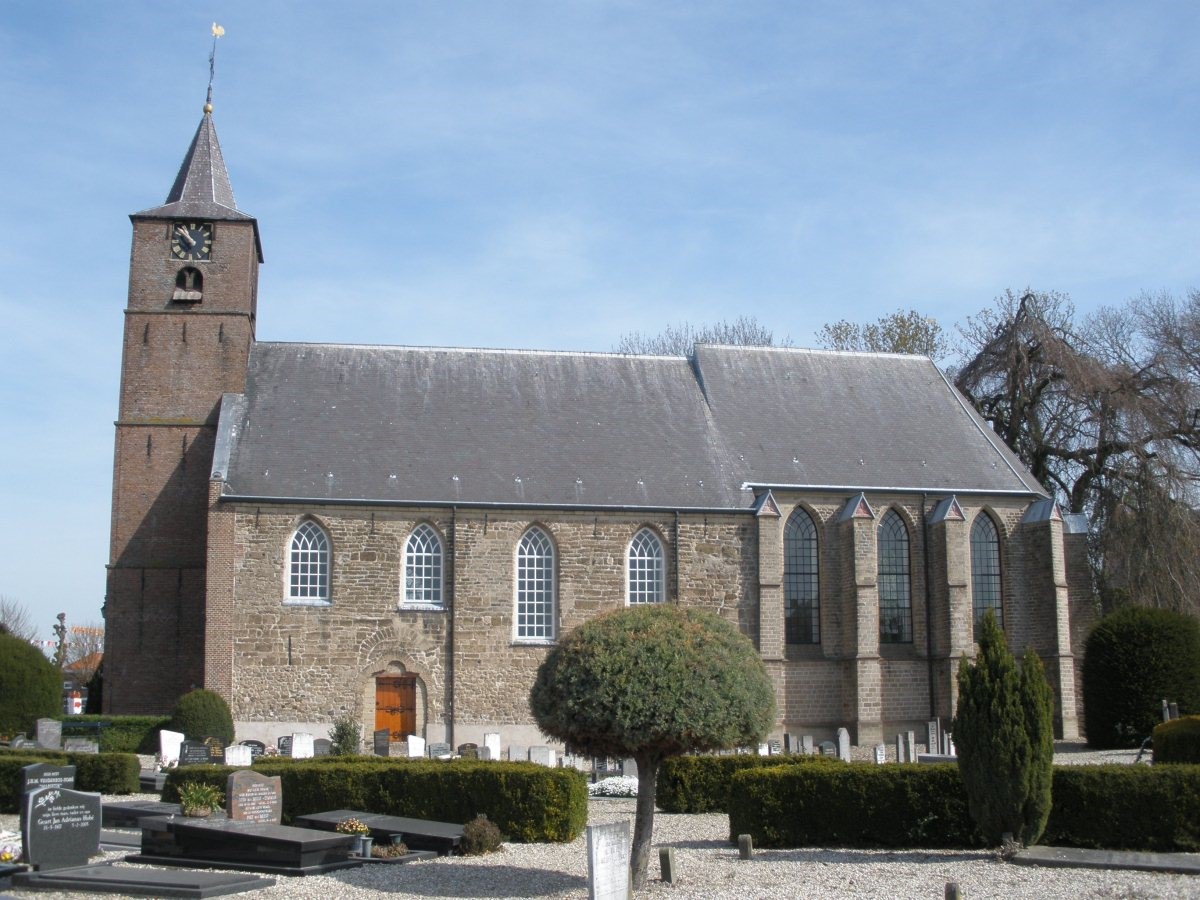 St.Jan de Doperkerk in Echteld, met begraafplaats