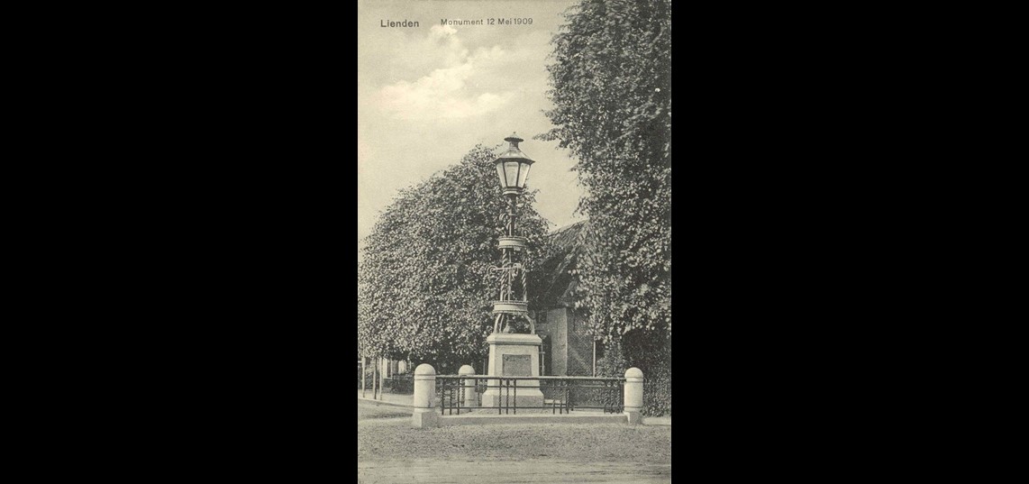 Een oude foto van de lantaarn in Lienden