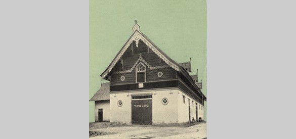 Beekhuizen Garage in voormalig koetshuis chaletstijl 1935. Bron: Collectie Oudheidkundige Kring Rheden Rozendaal,  Walter de Wit