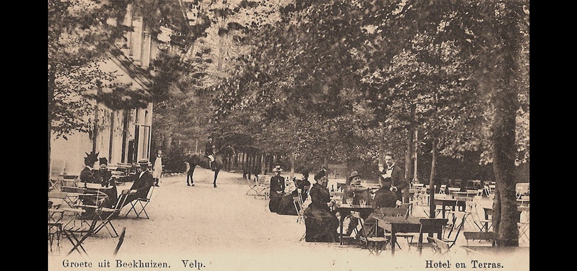 Groete uit Beekhuizen Hotel en Terras 1902. Bron: Collectie Oudheidkundige Kring Rheden Rozendaal,  Walter de Wit