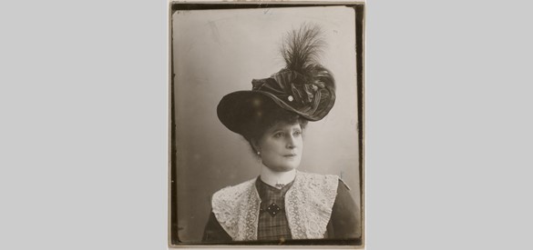 Theo Mann-Bouwmeester, 1895. Fotograaf onbekend. Collectie TIN. (Theater Instituut Nederland)