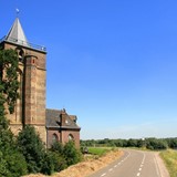 Zijaanzicht van de dikke toren bij de Waal (Bron: John Scholte)