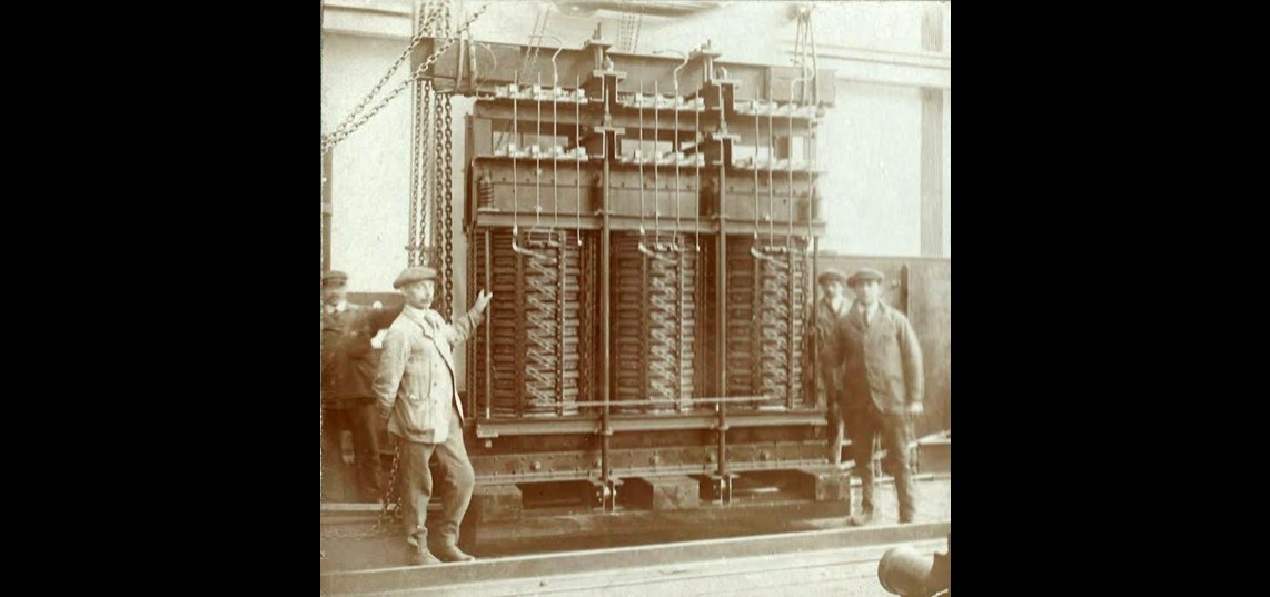 Een 4000 kVA transformator uit 1916 (Bron: Stichting Willem Smit Historie)