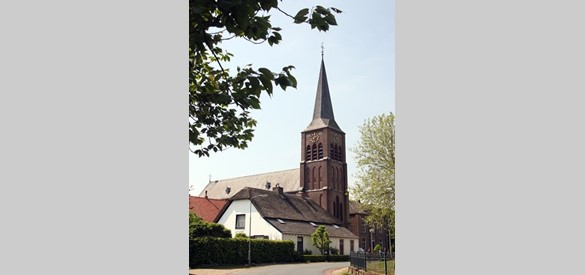 De kerk vanaf het Kerkpad. Fotografie Hans Barten